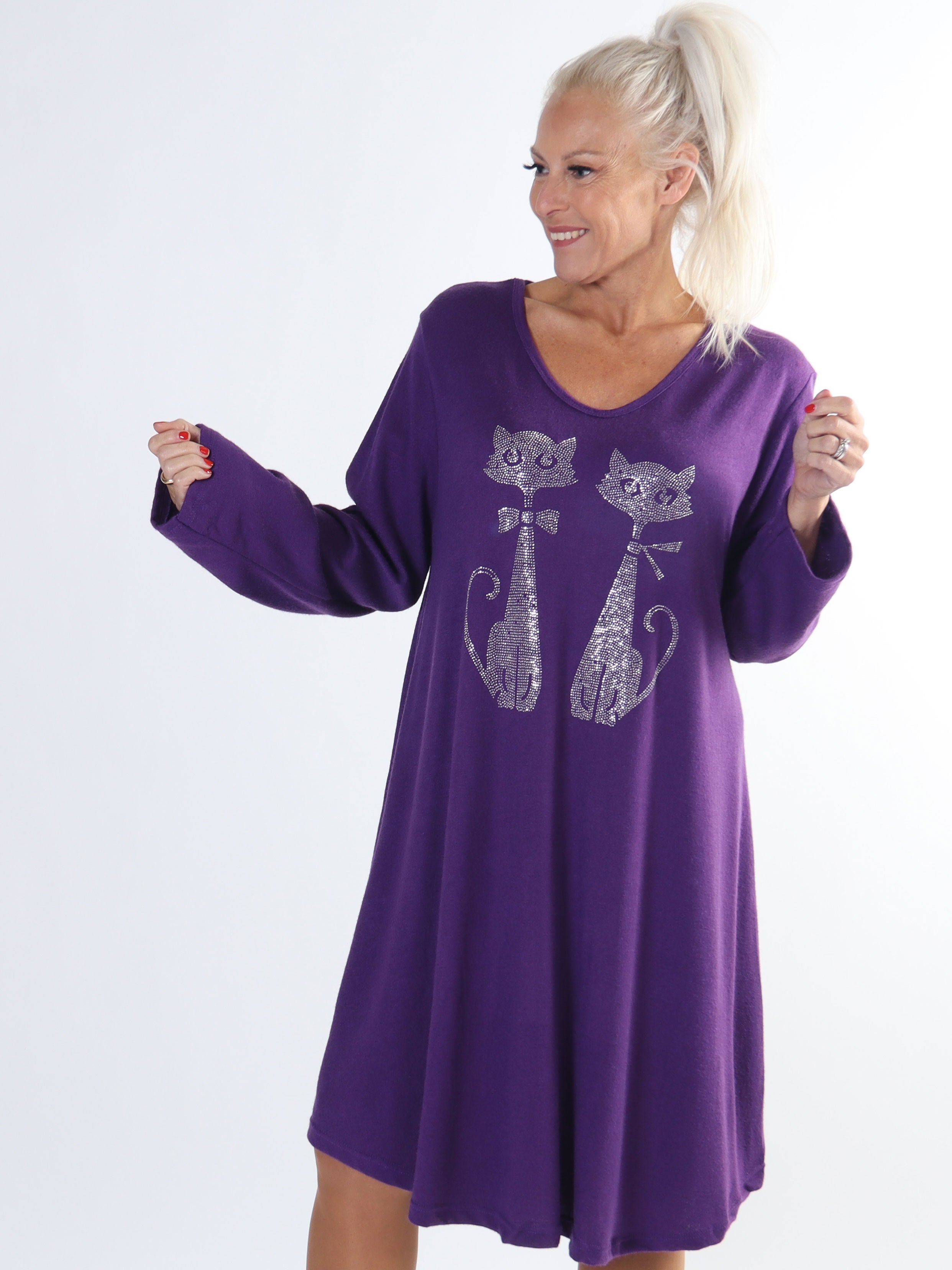 Talia - Klänning i viskos med kattmönster i viskos för större storlekar